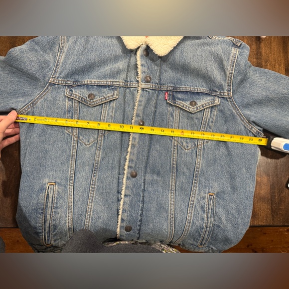 Levi’s Type III Sherpa Trucker Jacket in Color Mustard - Medium Wash - Picture 13 of 13